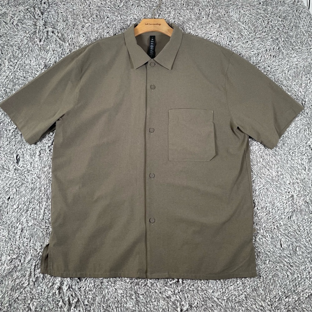 Lululemon Airing Easy Camp Collar Short Sleeve Shirt Gray Size L